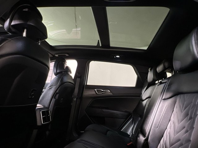 Vehicle image 19 of 33