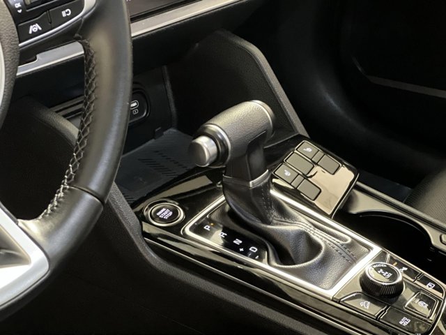 Vehicle image 17 of 33