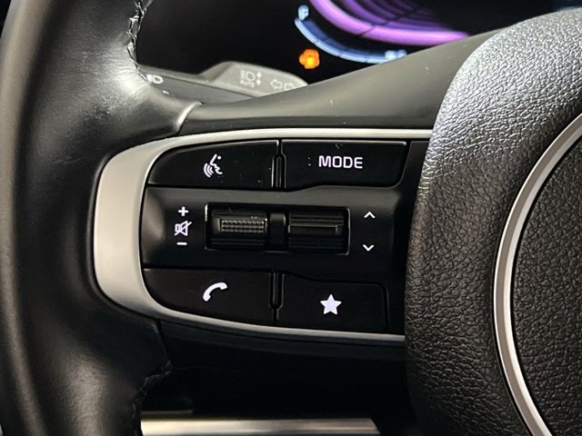 Vehicle image 27 of 33