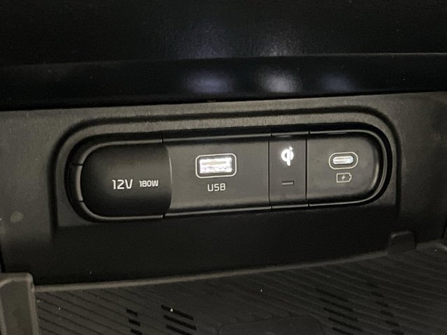 Vehicle image 31 of 33