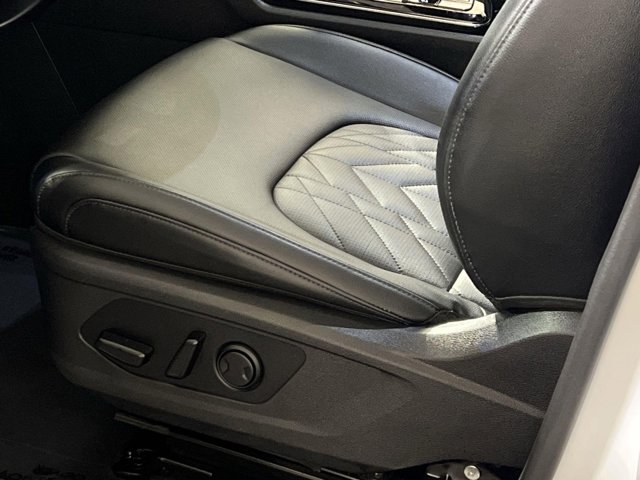 Vehicle image 9 of 33