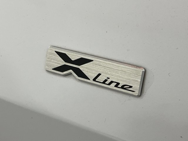 Vehicle image 25 of 33