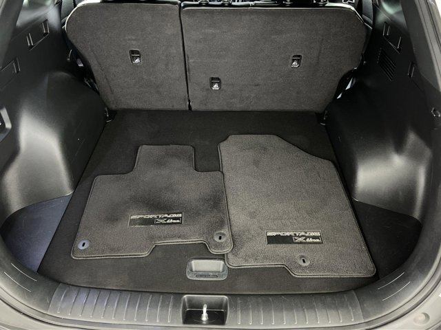 Vehicle image 21 of 33