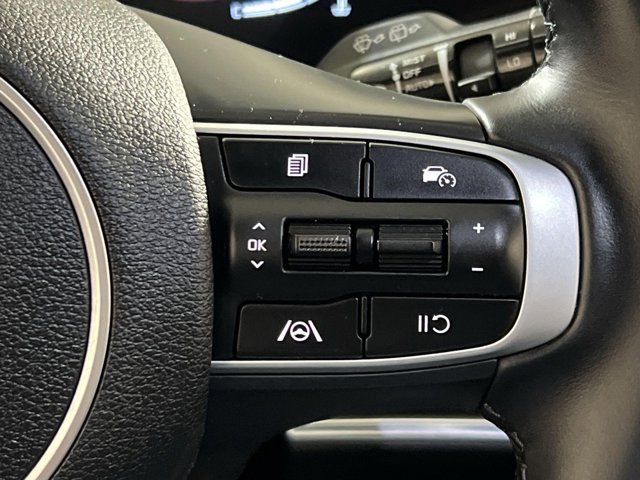 Vehicle image 26 of 33