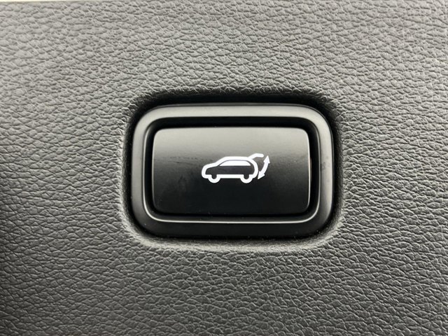 Vehicle image 22 of 33