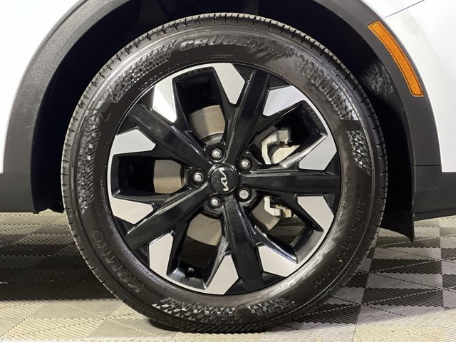 Vehicle image 7 of 33