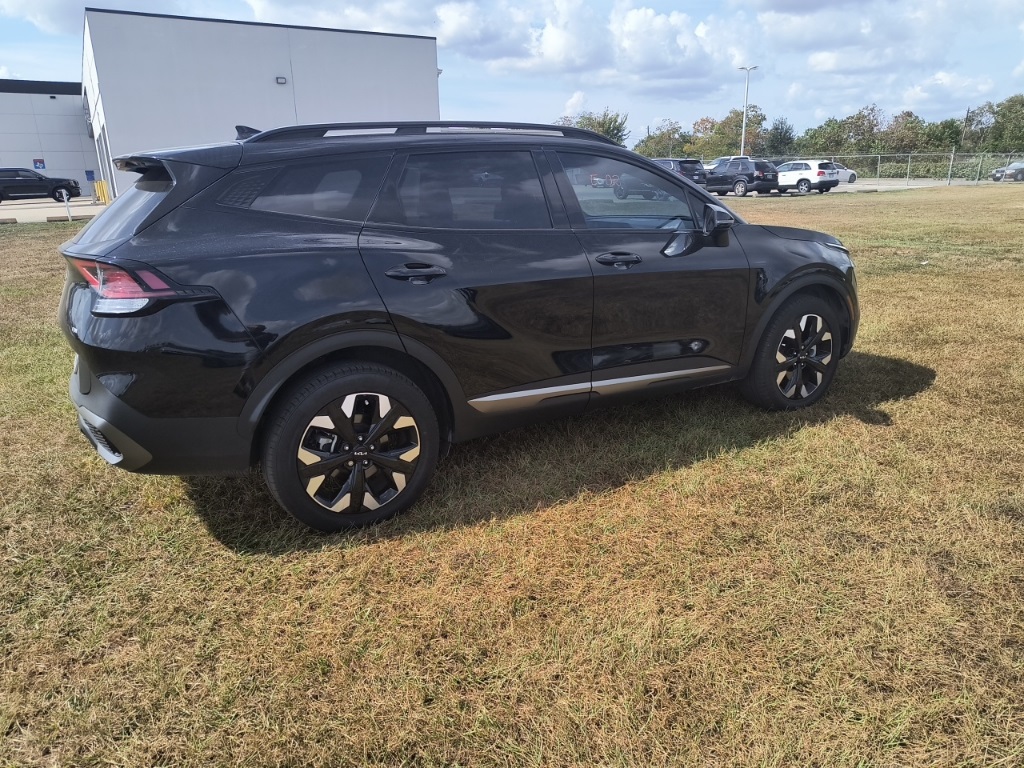 2023 Kia Sportage X-Line Image 2 of 9