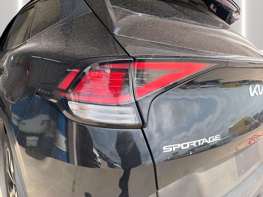 2023 Kia Sportage X-Line Image 3 of 25