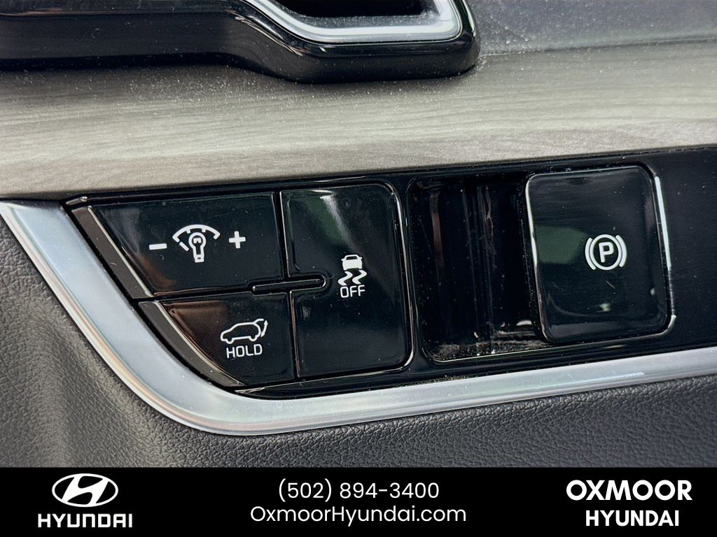 Vehicle image 10 of 32