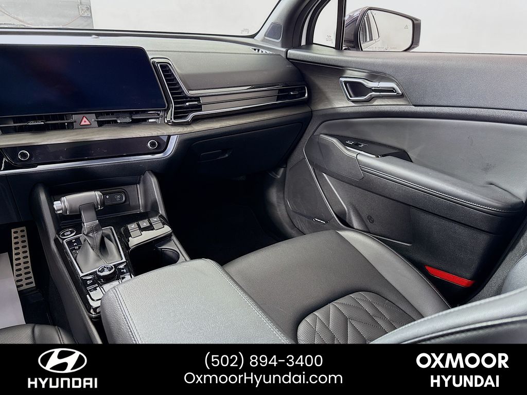 Vehicle image 25 of 32