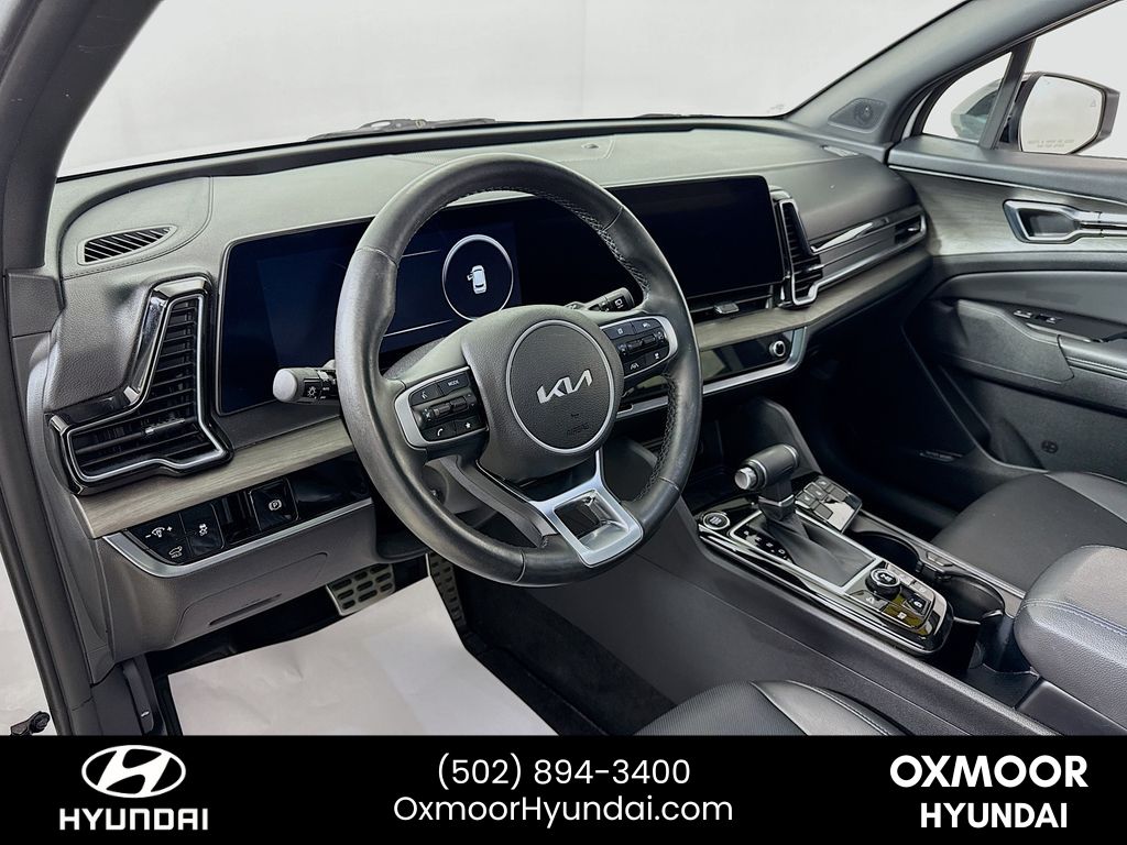 Vehicle image 9 of 32