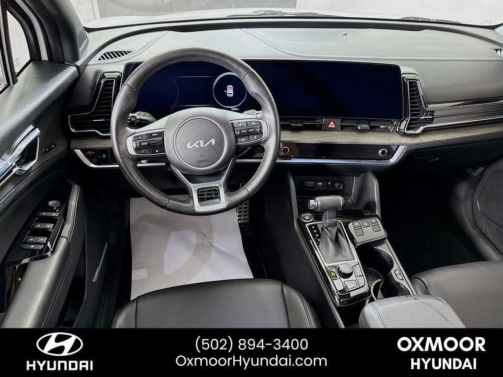 Vehicle image 24 of 32