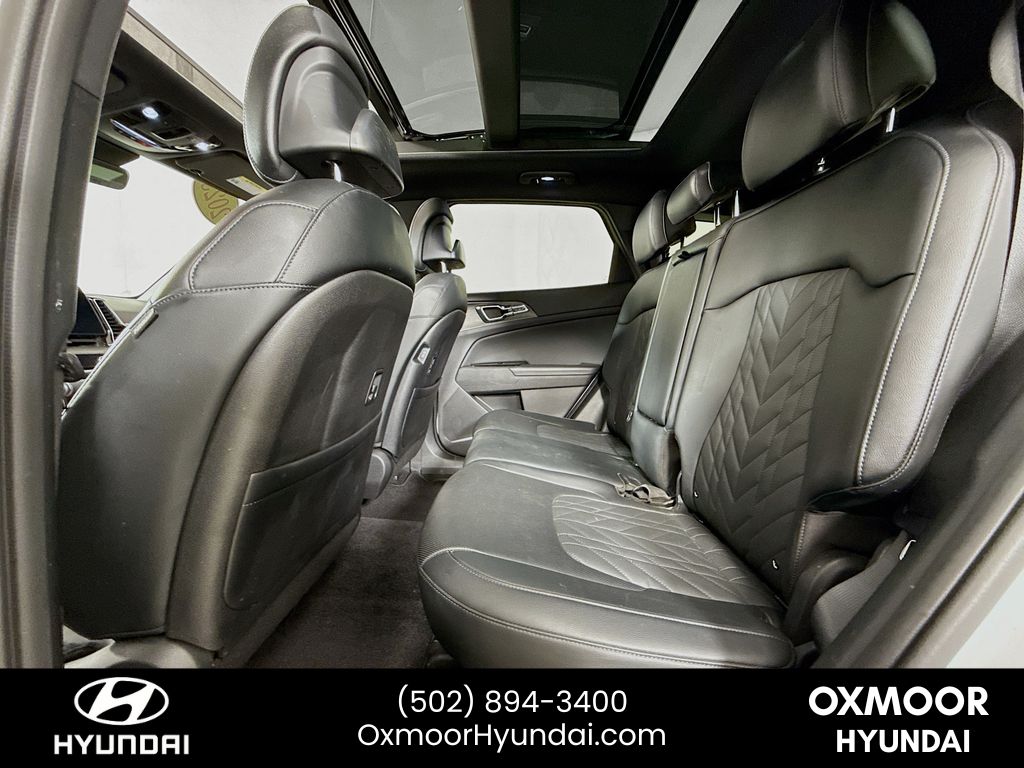 Vehicle image 26 of 32