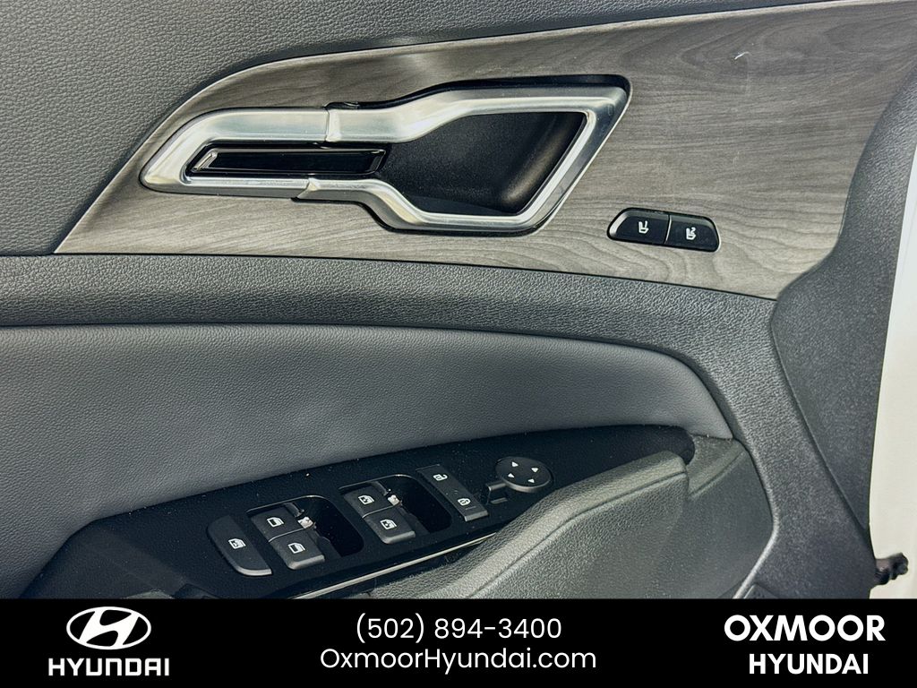 Vehicle image 18 of 32