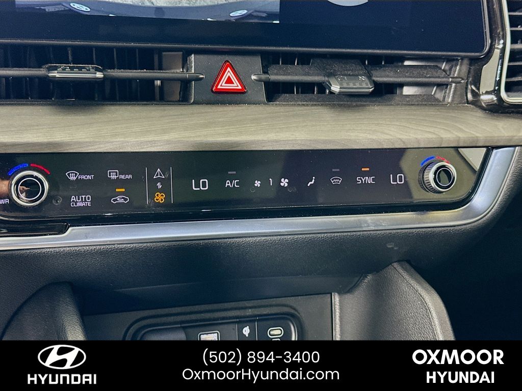 Vehicle image 16 of 32