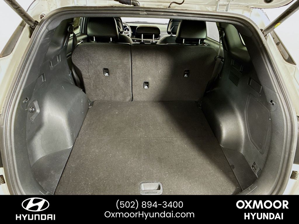 Vehicle image 27 of 32