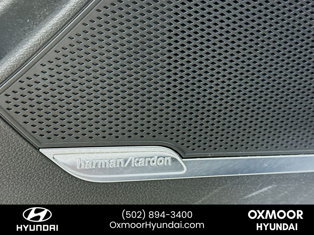 Vehicle image 19 of 32