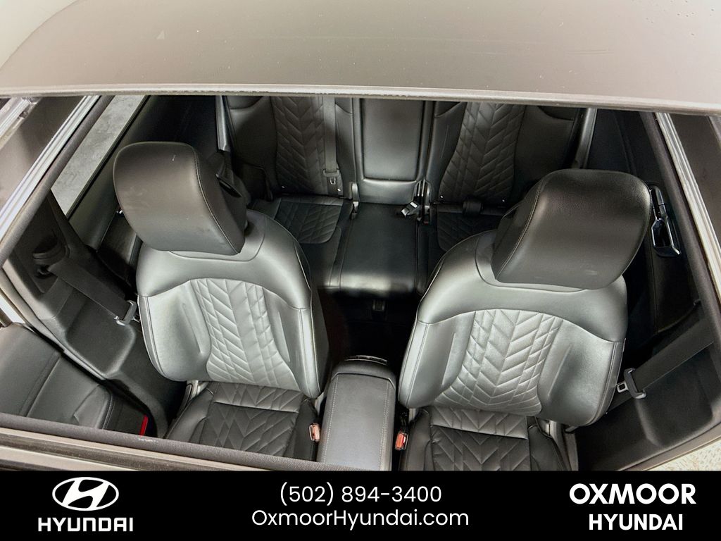 Vehicle image 23 of 32