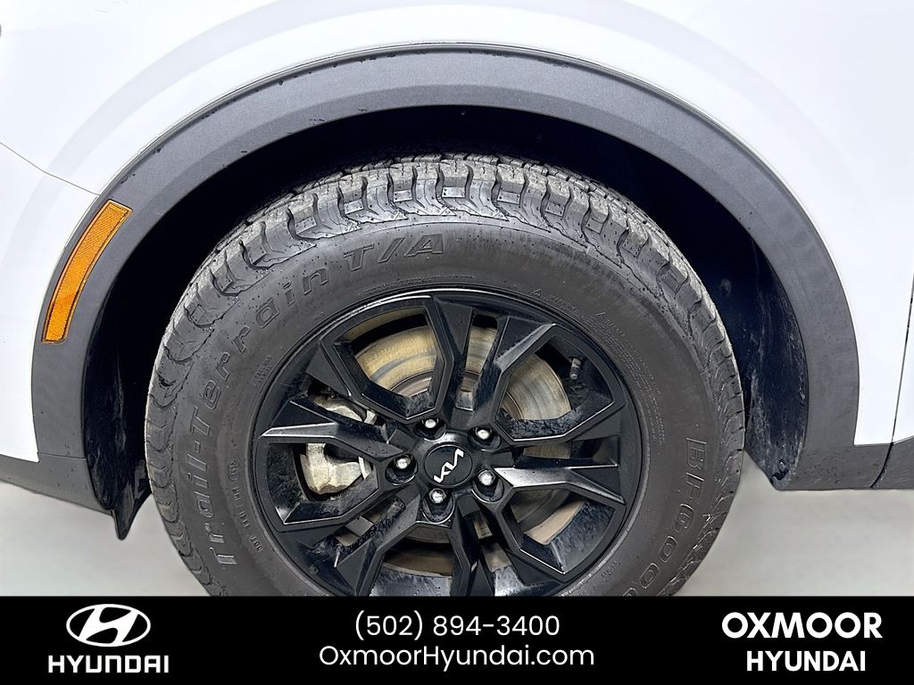 Vehicle image 31 of 32