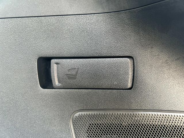 Vehicle image 14 of 36
