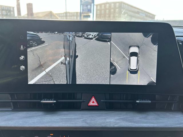 Vehicle image 31 of 36