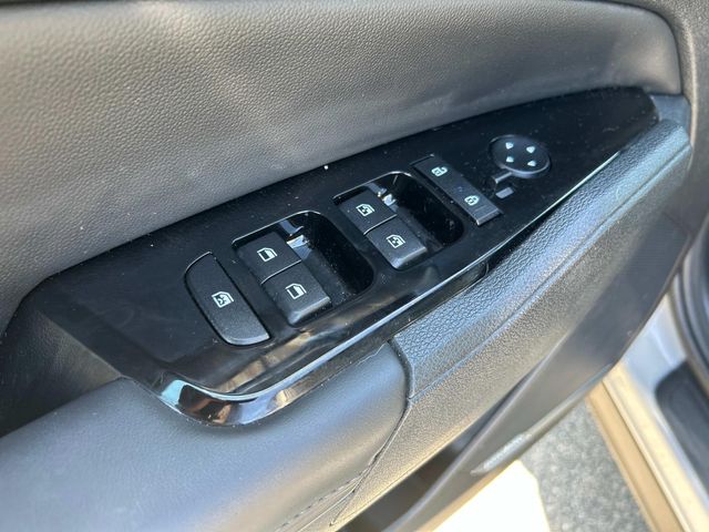 Vehicle image 19 of 36
