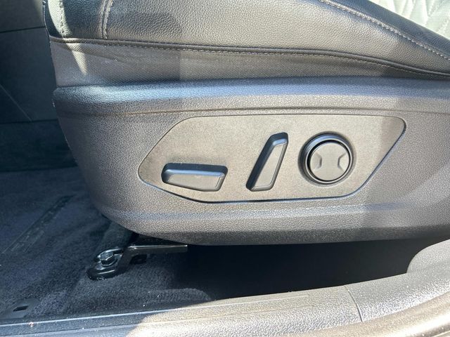 Vehicle image 21 of 36