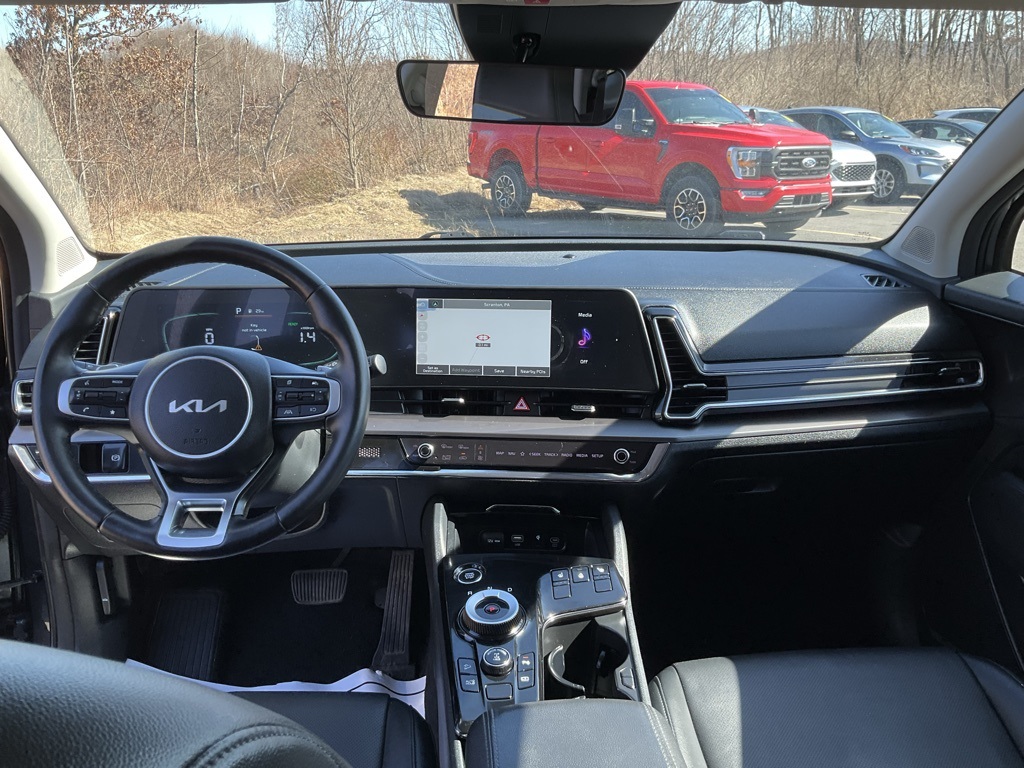 Vehicle image 22 of 31