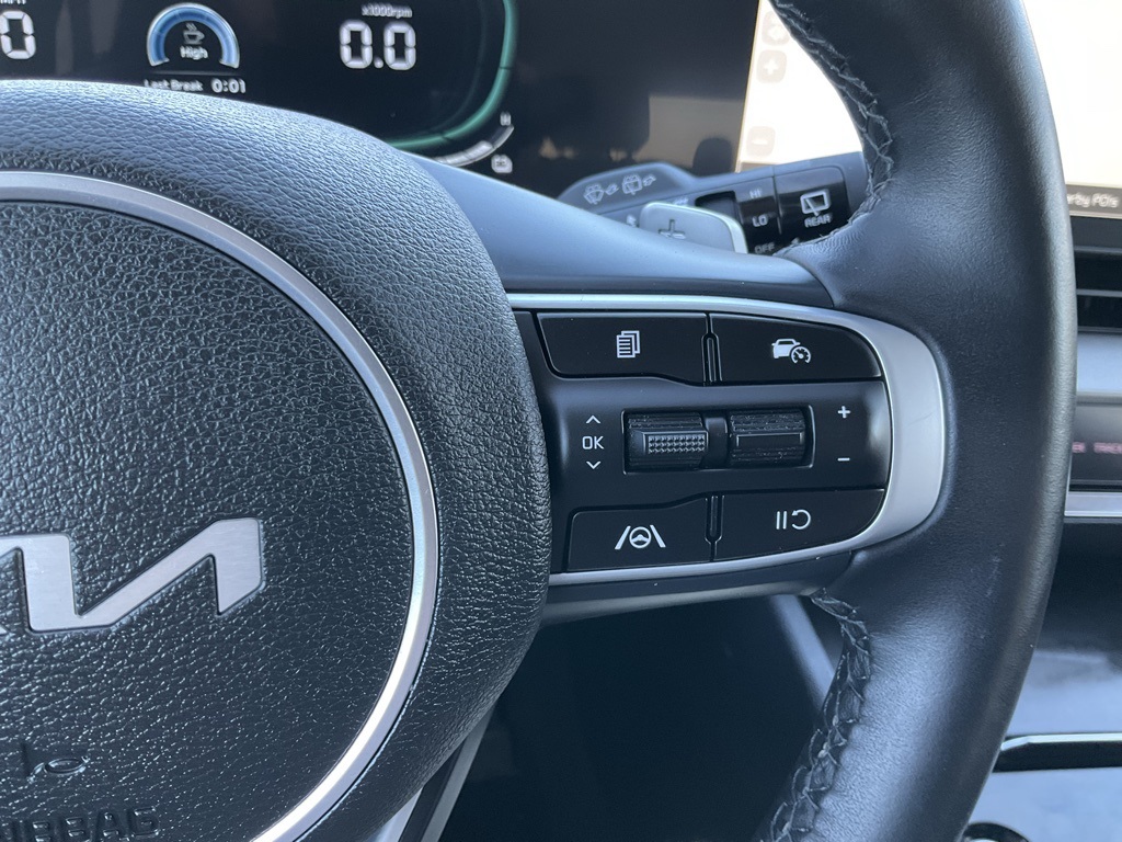 Vehicle image 16 of 31
