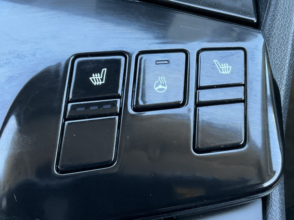 Vehicle image 12 of 31