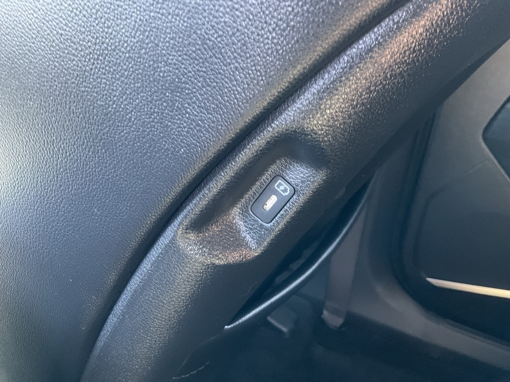 Vehicle image 25 of 31