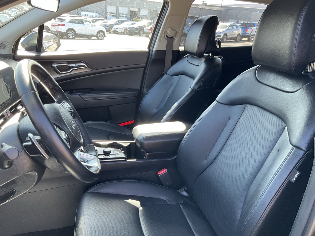 Vehicle image 26 of 31