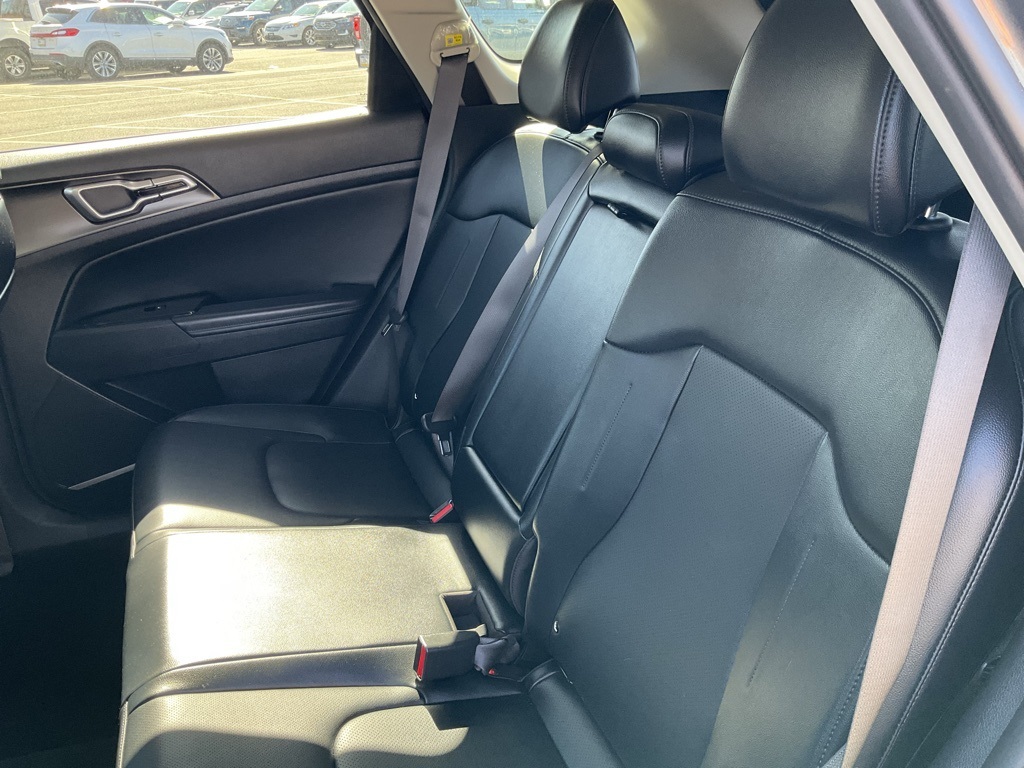 Vehicle image 23 of 31