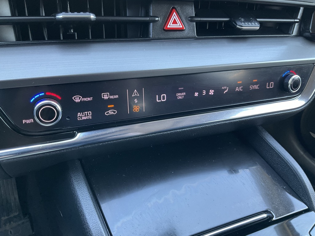 Vehicle image 13 of 31