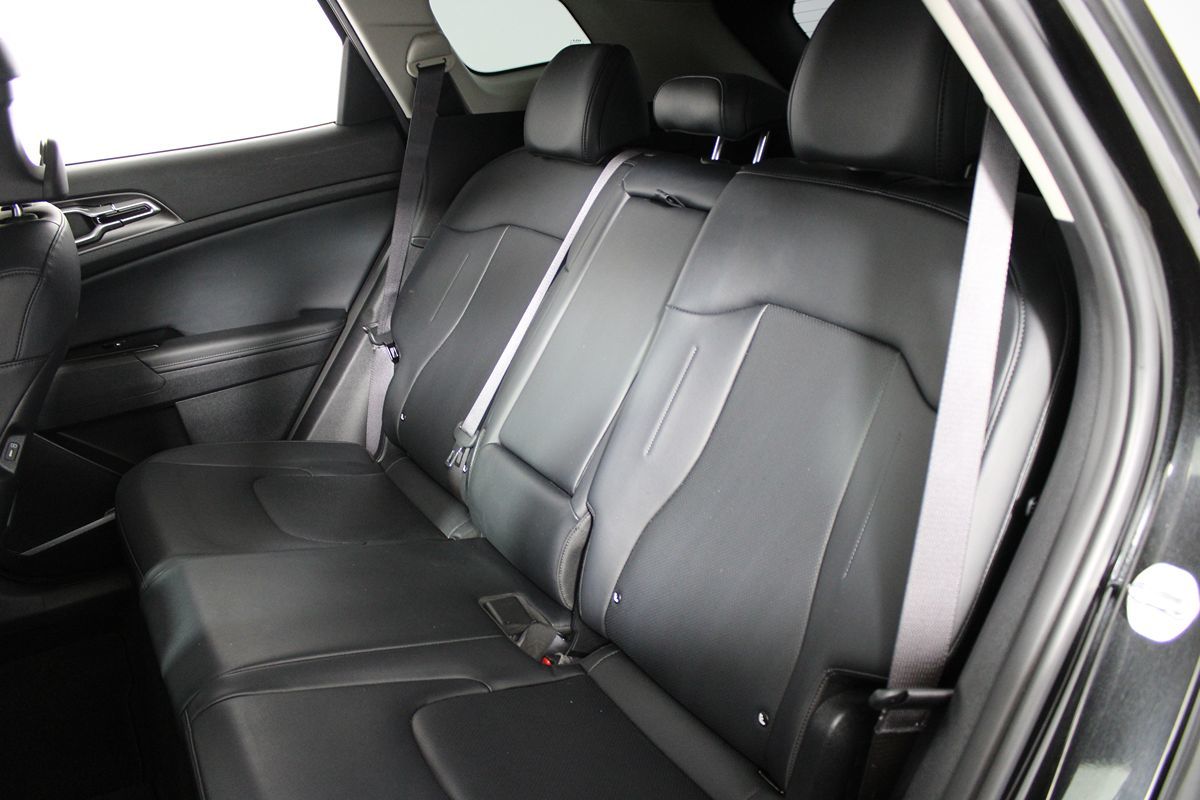 2023 Kia Sportage Hybrid EX Image 14 of 37