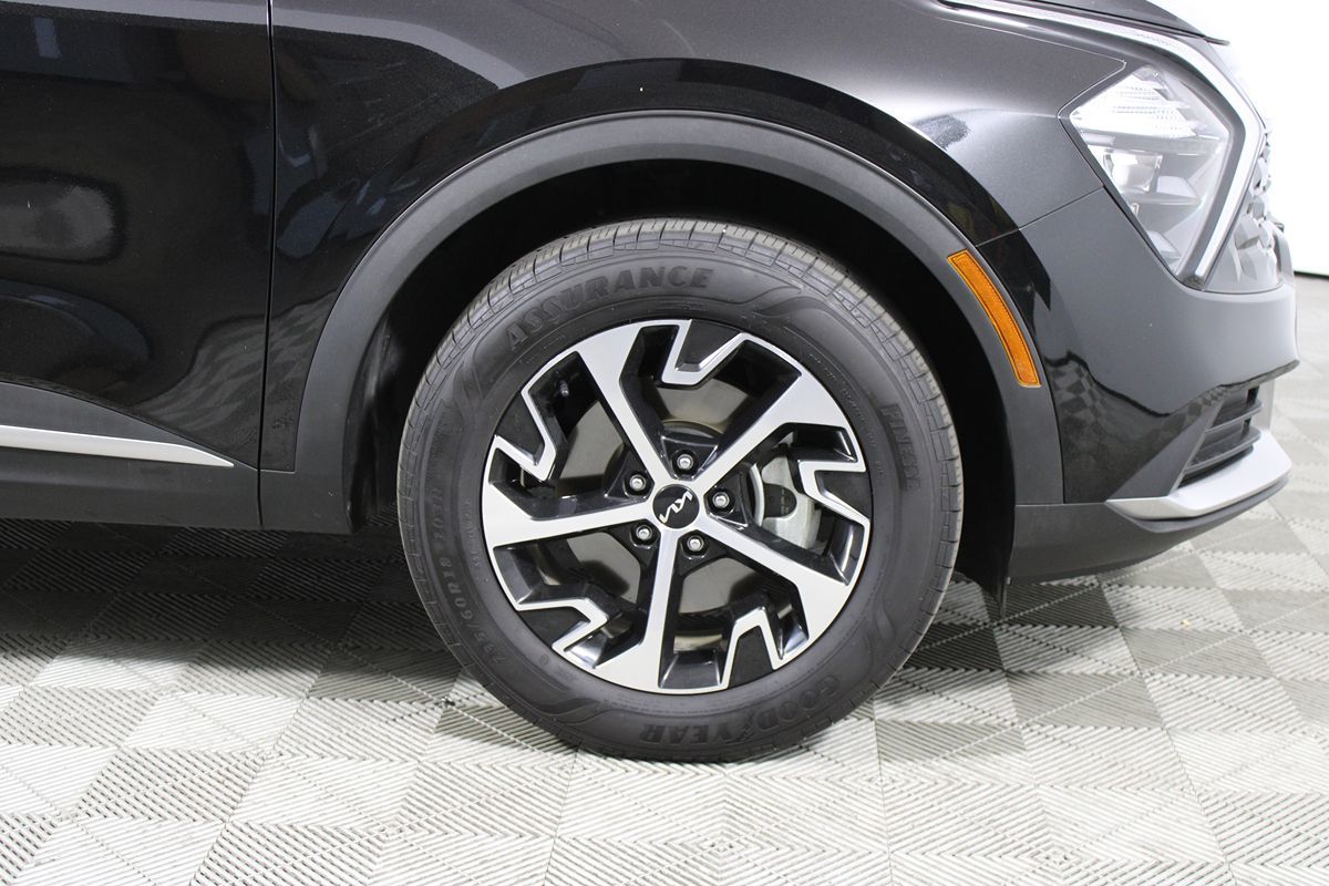 2023 Kia Sportage Hybrid EX Image 12 of 37