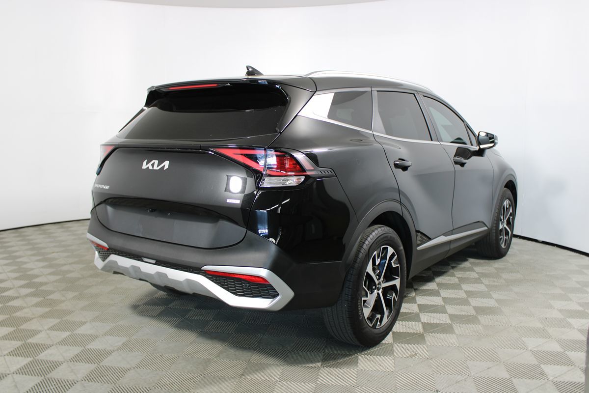 2023 Kia Sportage Hybrid EX Image 8 of 37