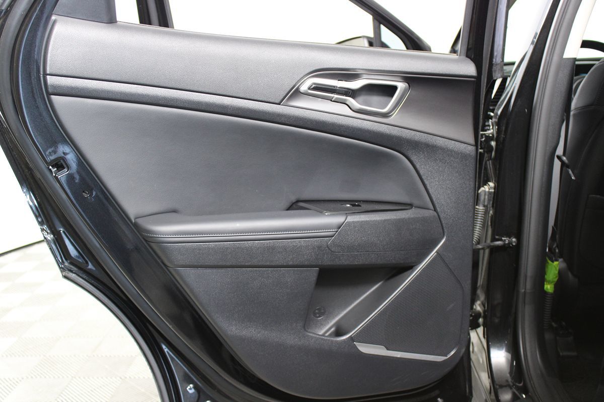 2023 Kia Sportage Hybrid EX Image 25 of 37