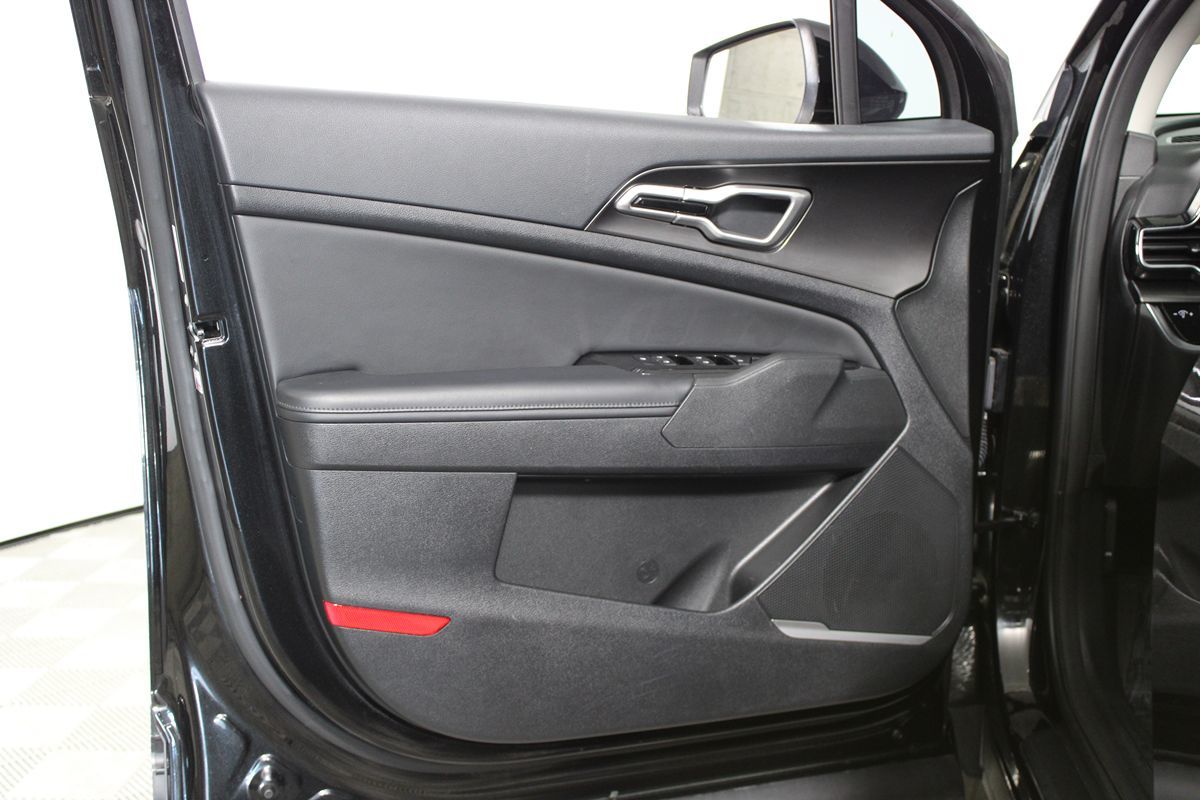 2023 Kia Sportage Hybrid EX Image 33 of 37