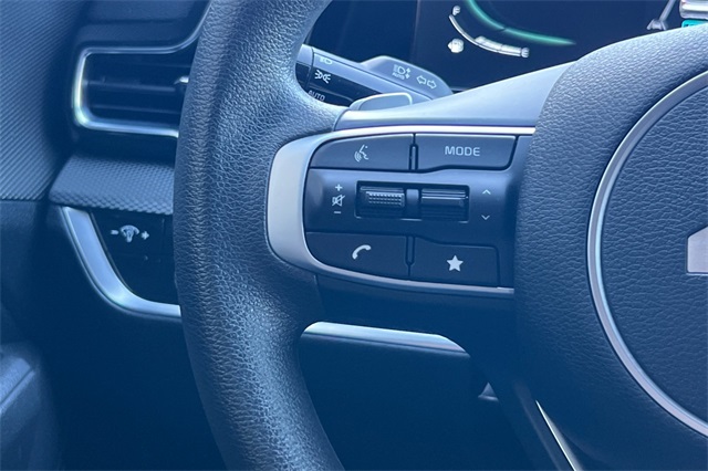 Vehicle image 31 of 45