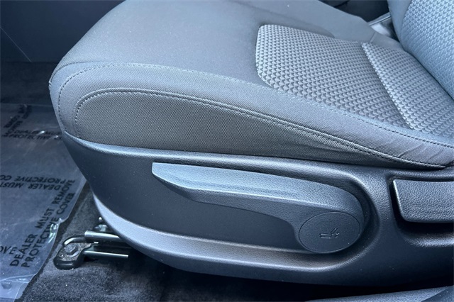 Vehicle image 14 of 45