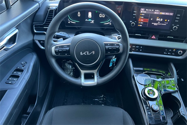 Vehicle image 17 of 45