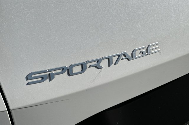 Vehicle image 21 of 23