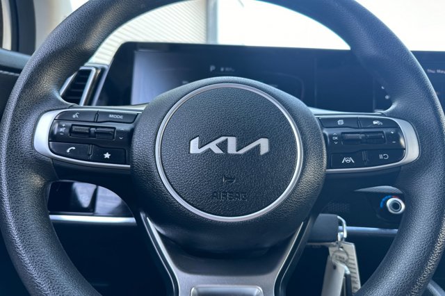 Vehicle image 19 of 23