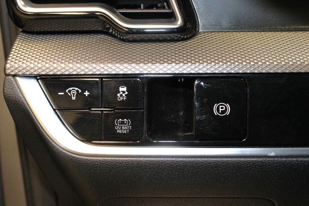 Vehicle image 14 of 60