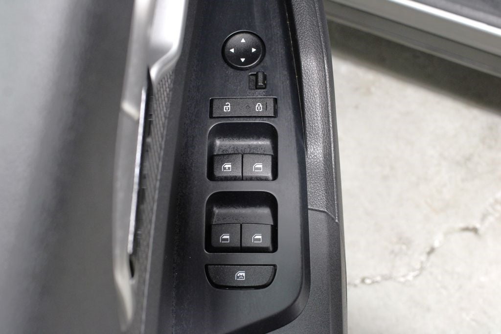 Vehicle image 36 of 60