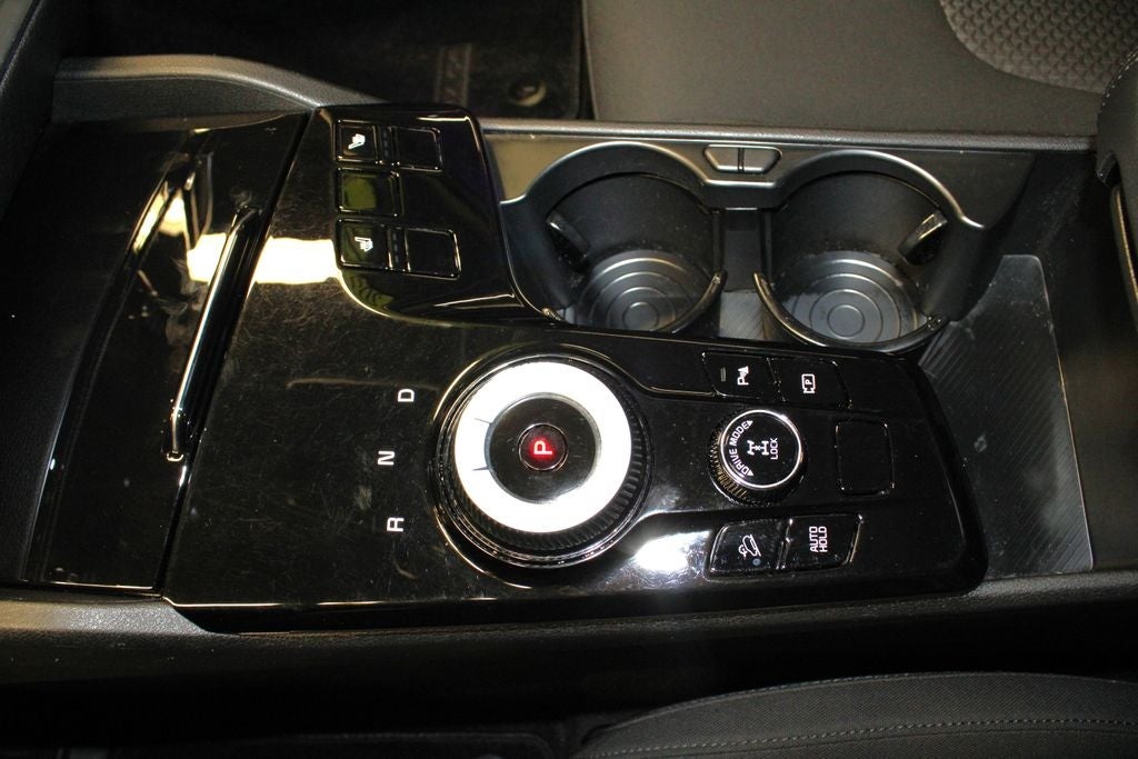 Vehicle image 32 of 60