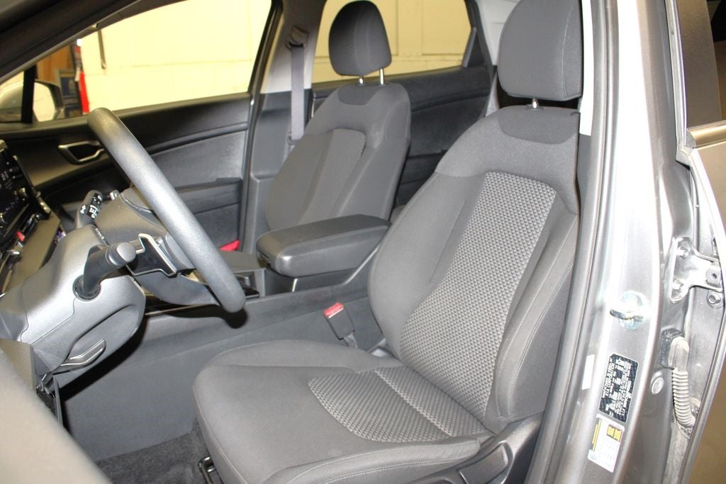 Vehicle image 37 of 60