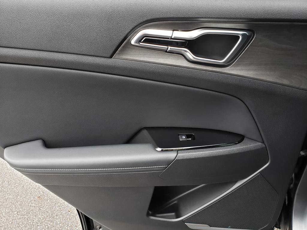 Vehicle image 12 of 27
