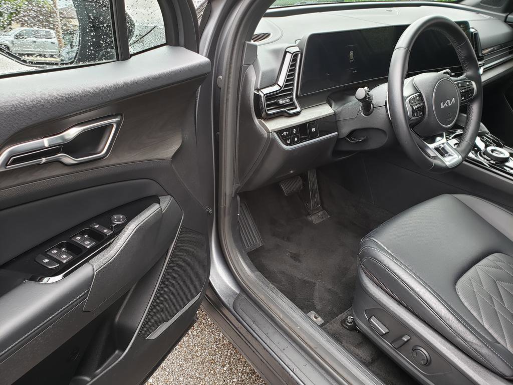 Vehicle image 8 of 27